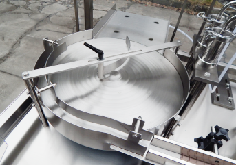 8ml、13ml、15ml裝眼藥水灌裝機細節(jié)圖